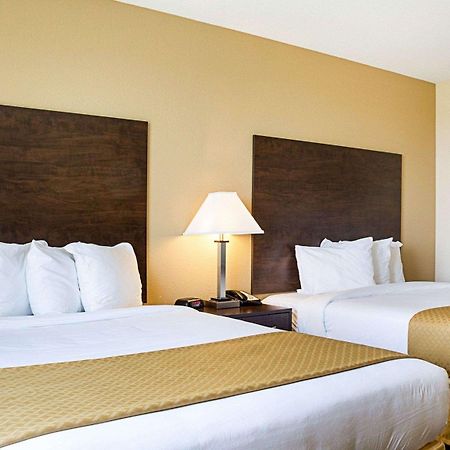 Quality Inn & Suites Майнот Екстериор снимка