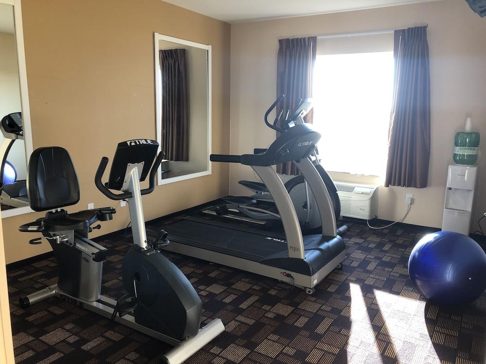 Quality Inn & Suites Майнот Екстериор снимка